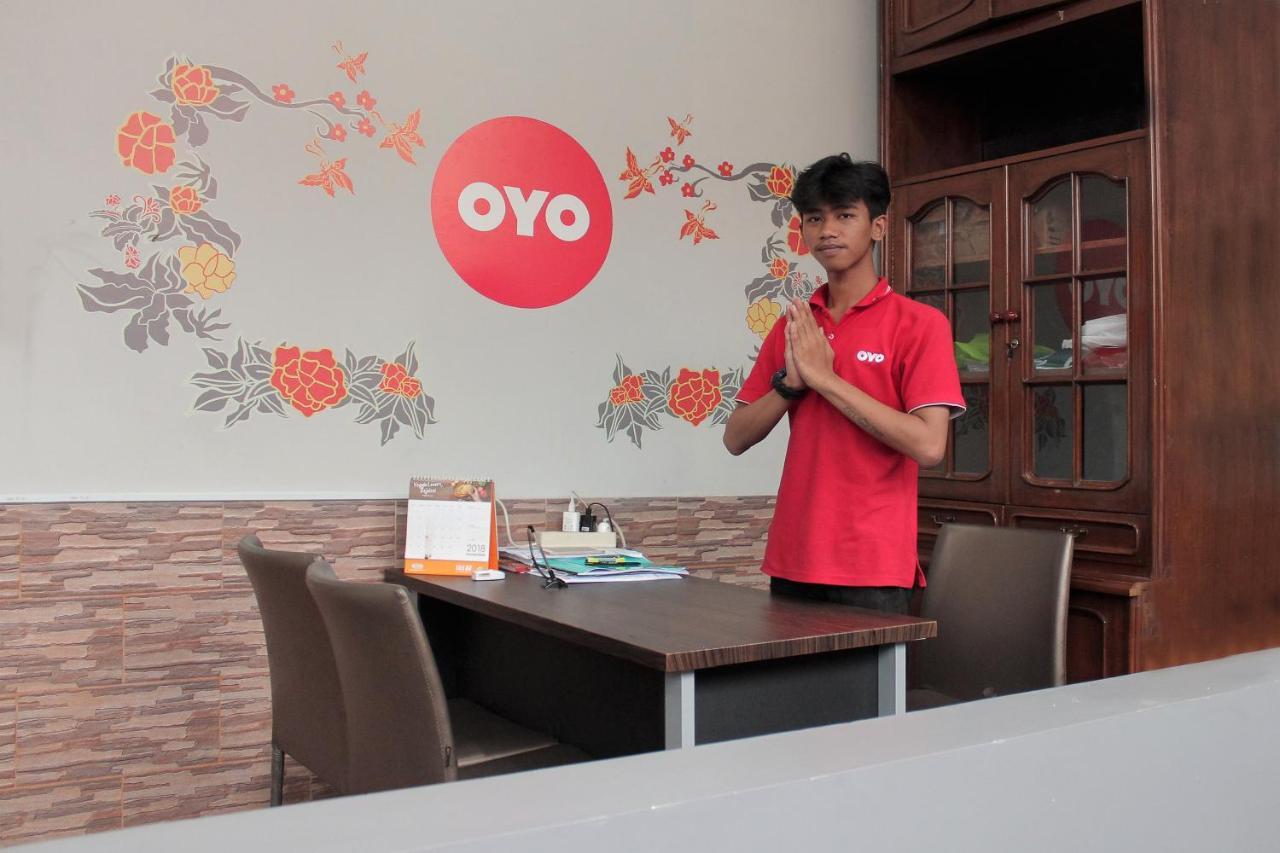 Oyo 121 Rumah Ayub Syariah Hotel Jakarta Ngoại thất bức ảnh