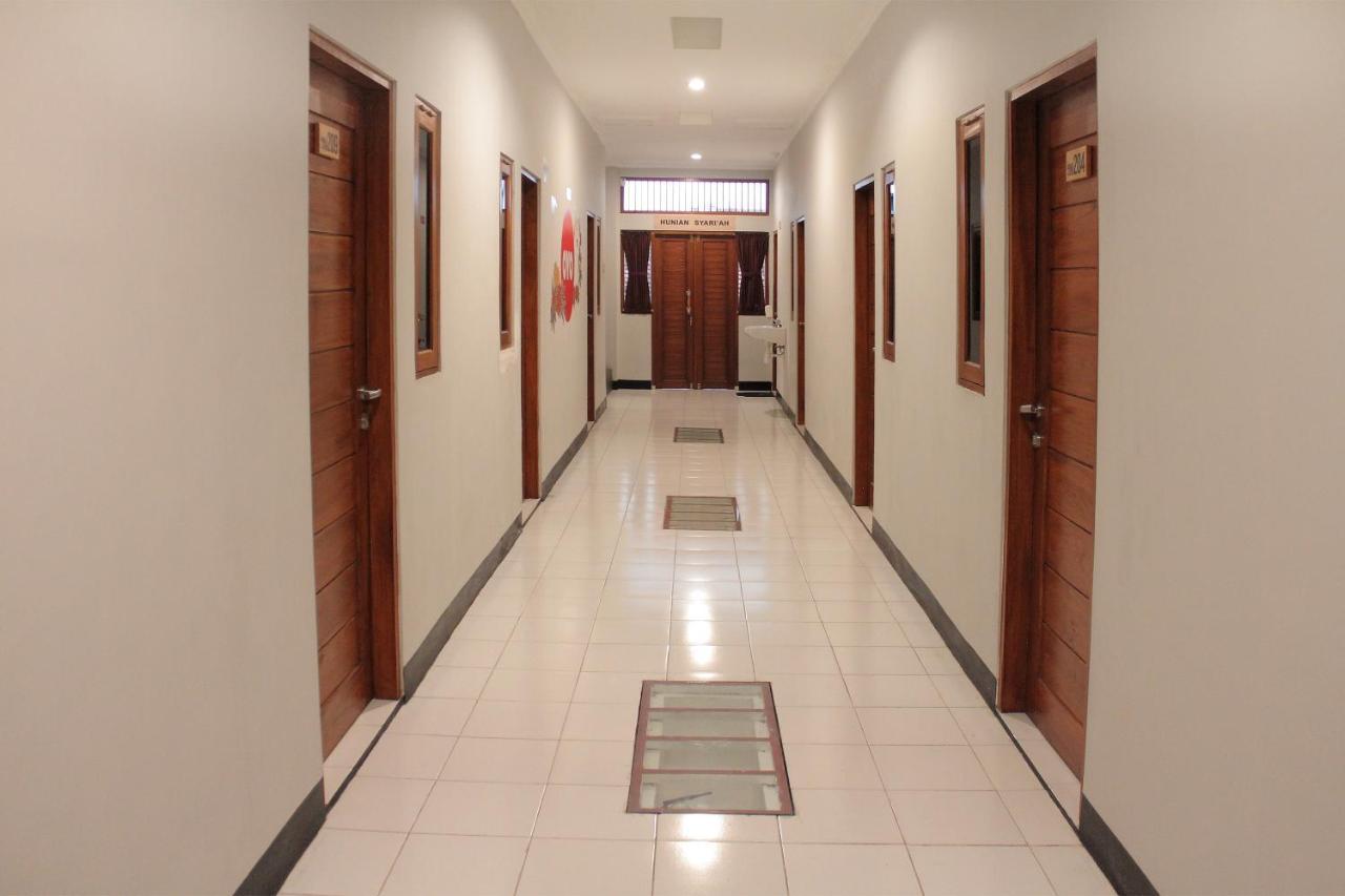 Oyo 121 Rumah Ayub Syariah Hotel Jakarta Ngoại thất bức ảnh