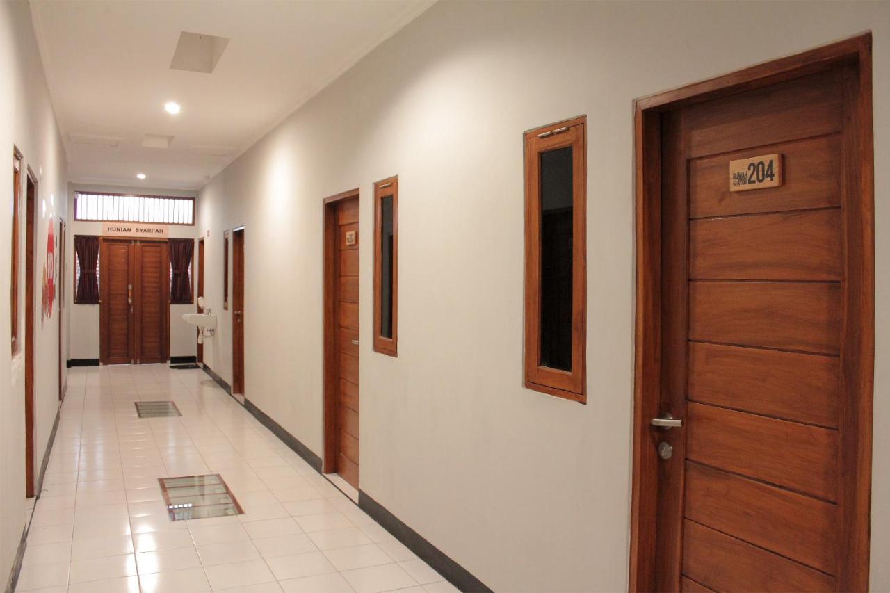 Oyo 121 Rumah Ayub Syariah Hotel Jakarta Ngoại thất bức ảnh