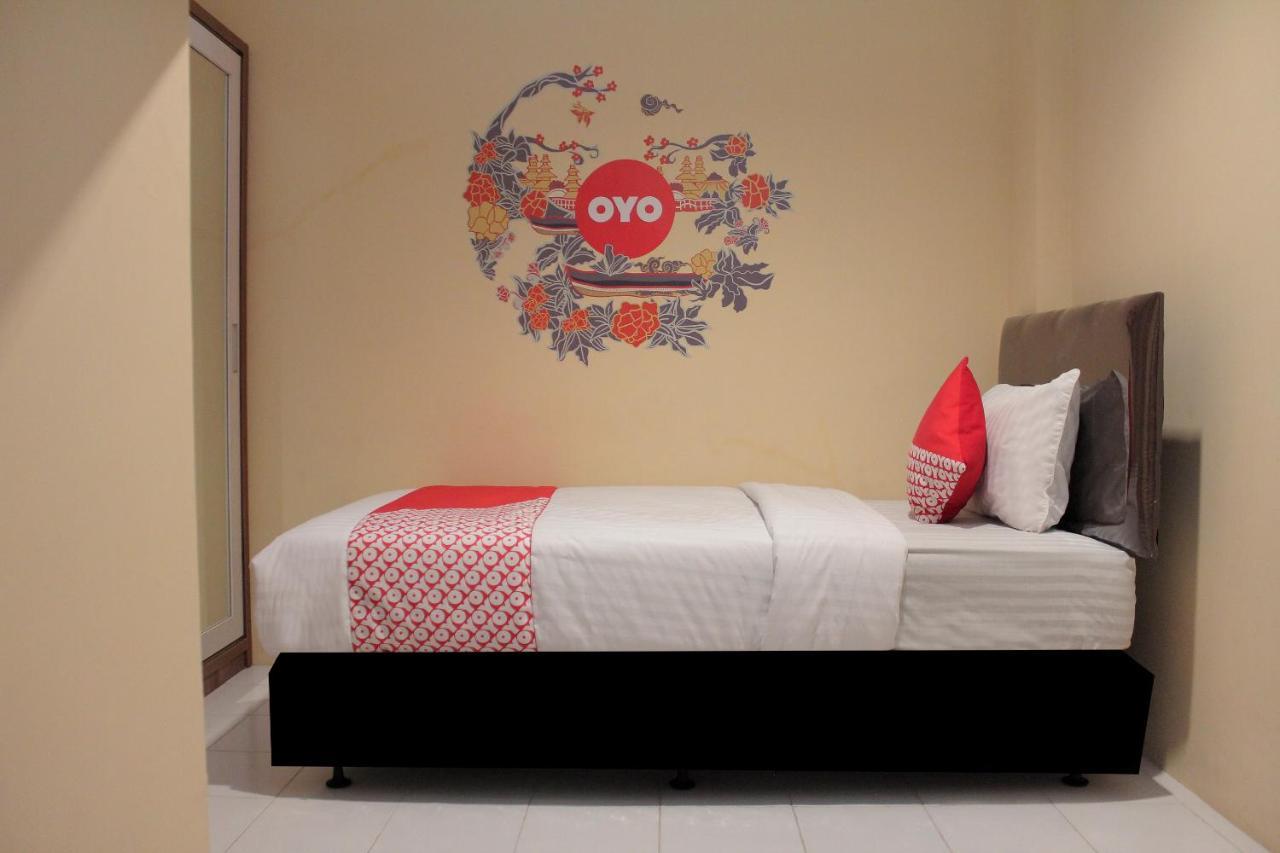 Oyo 121 Rumah Ayub Syariah Hotel Jakarta Ngoại thất bức ảnh