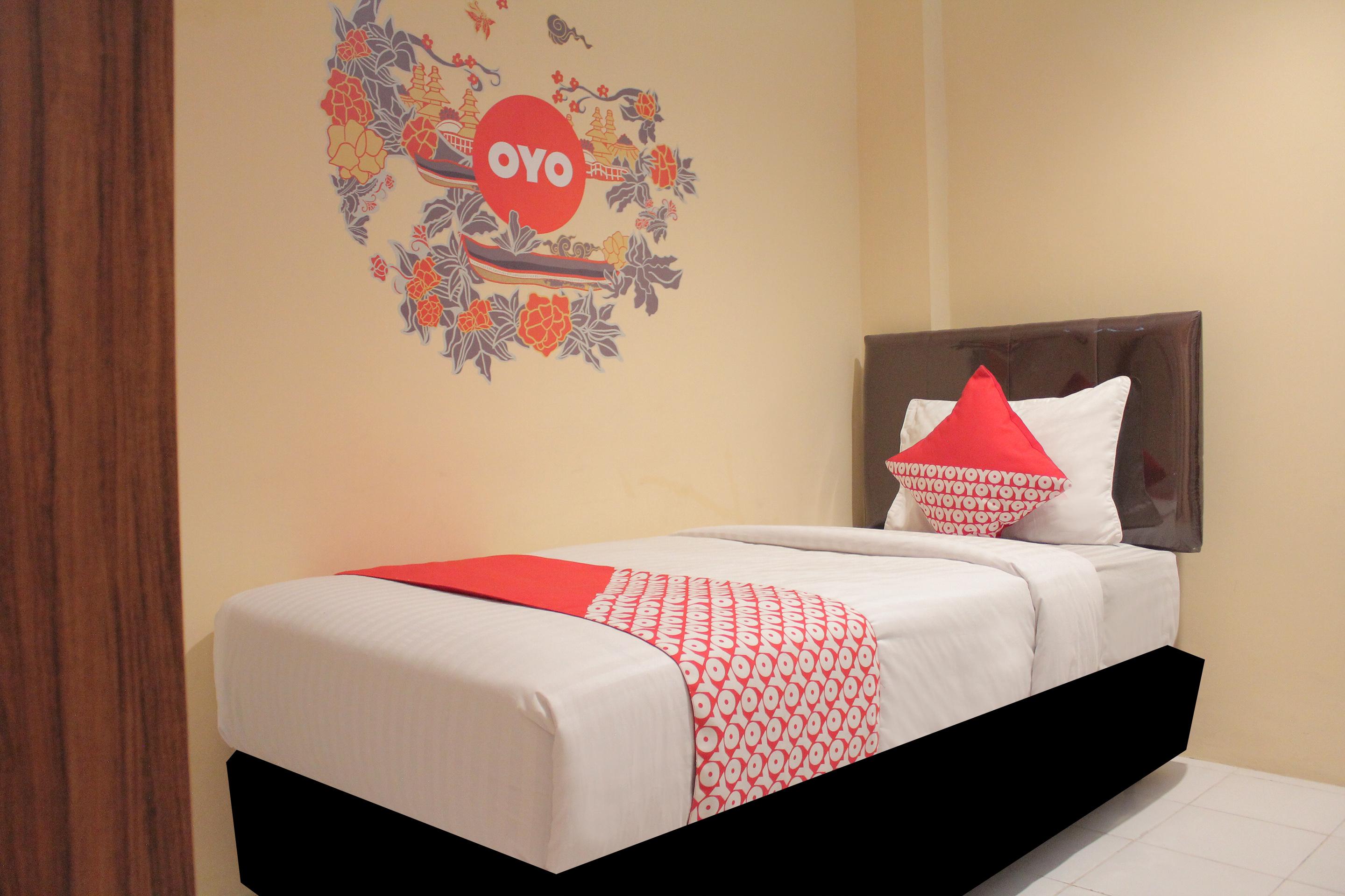 Oyo 121 Rumah Ayub Syariah Hotel Jakarta Ngoại thất bức ảnh